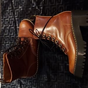 Dr. Martens Leona Boots - Butterscotch 5UK/7US